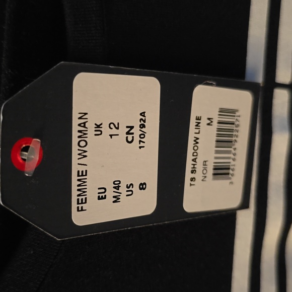 Eiffel tower T shirt   Size medium but runs like a small - Picture 2 of 4